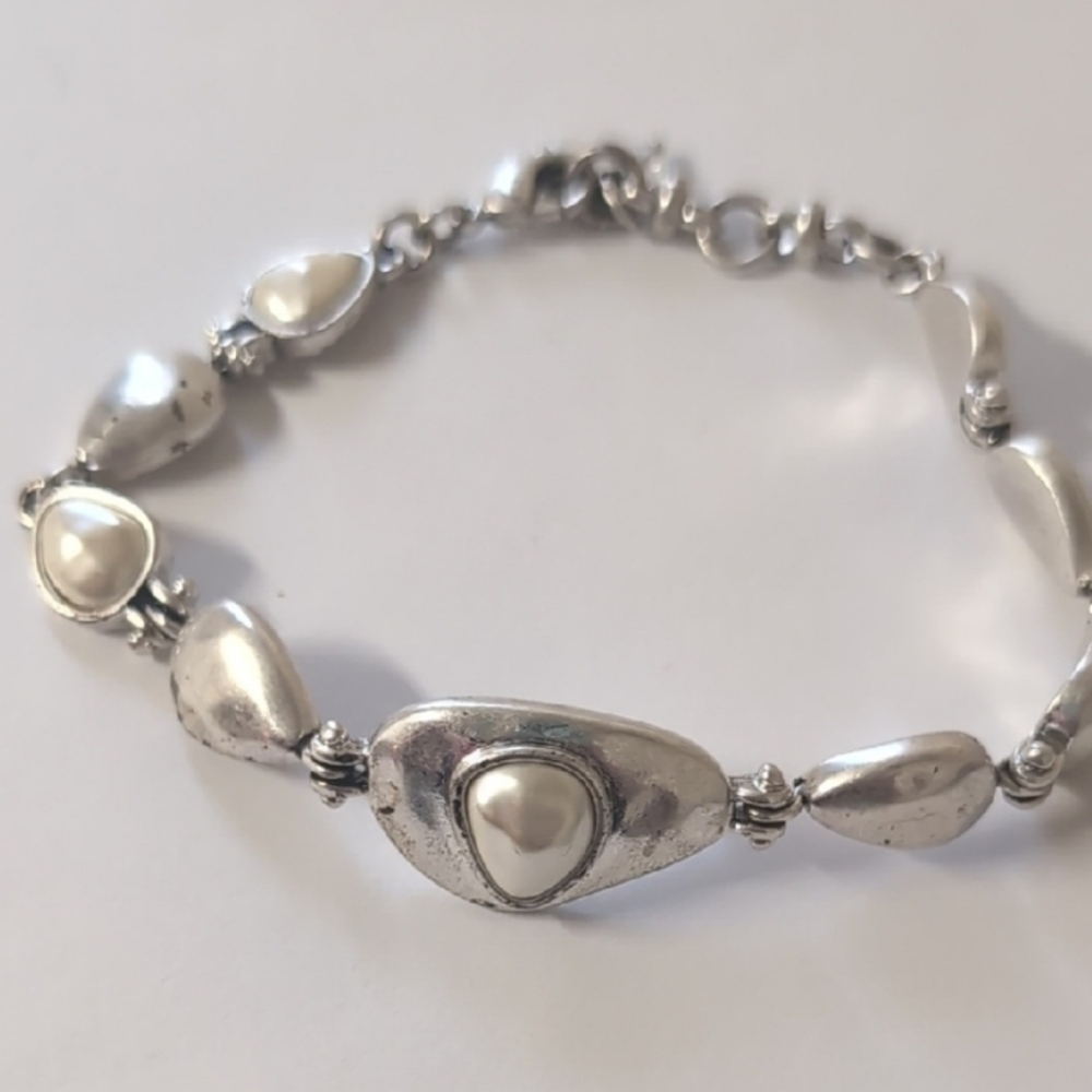 Elegant Silver and Pearl Bracelet